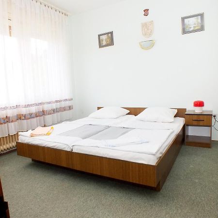 Biba Rooms Карловаць Екстер'єр фото