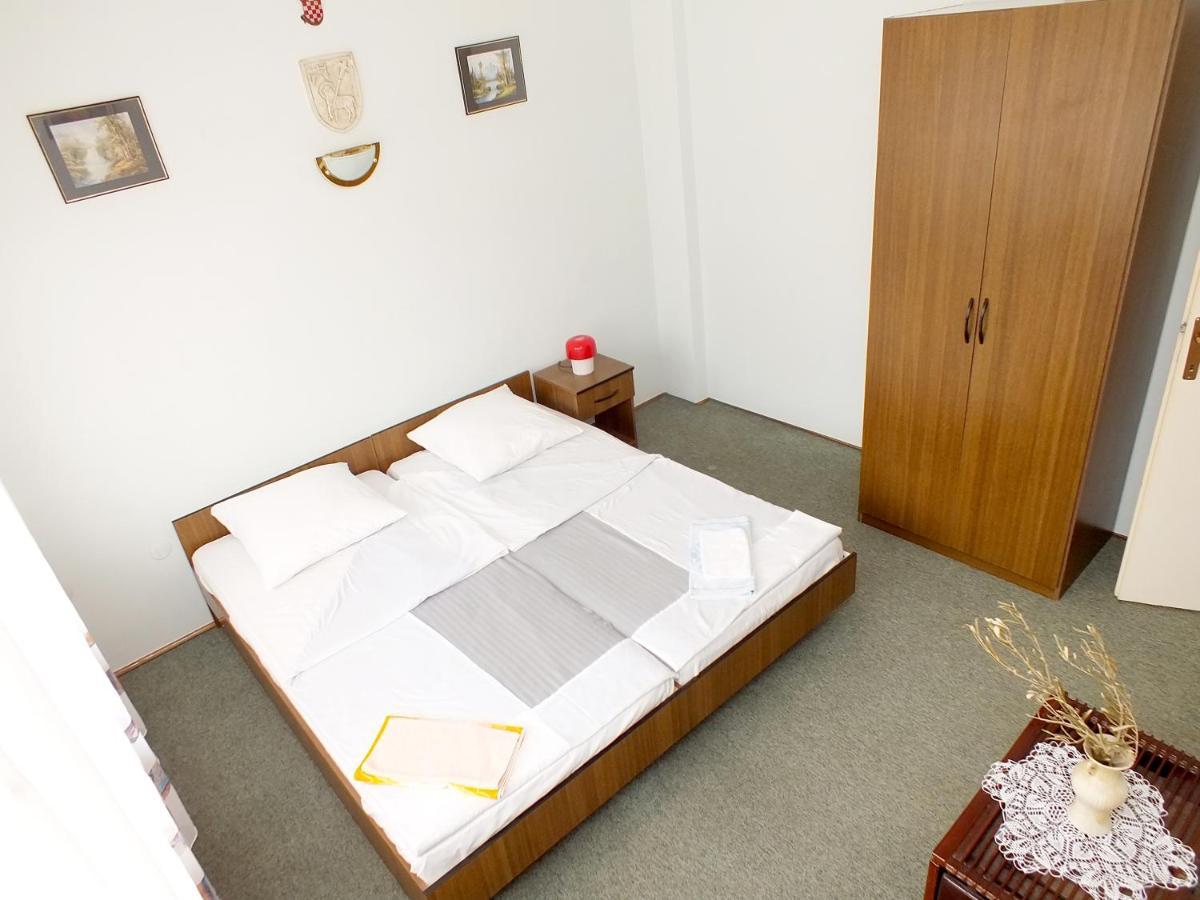 Biba Rooms Карловаць Екстер'єр фото