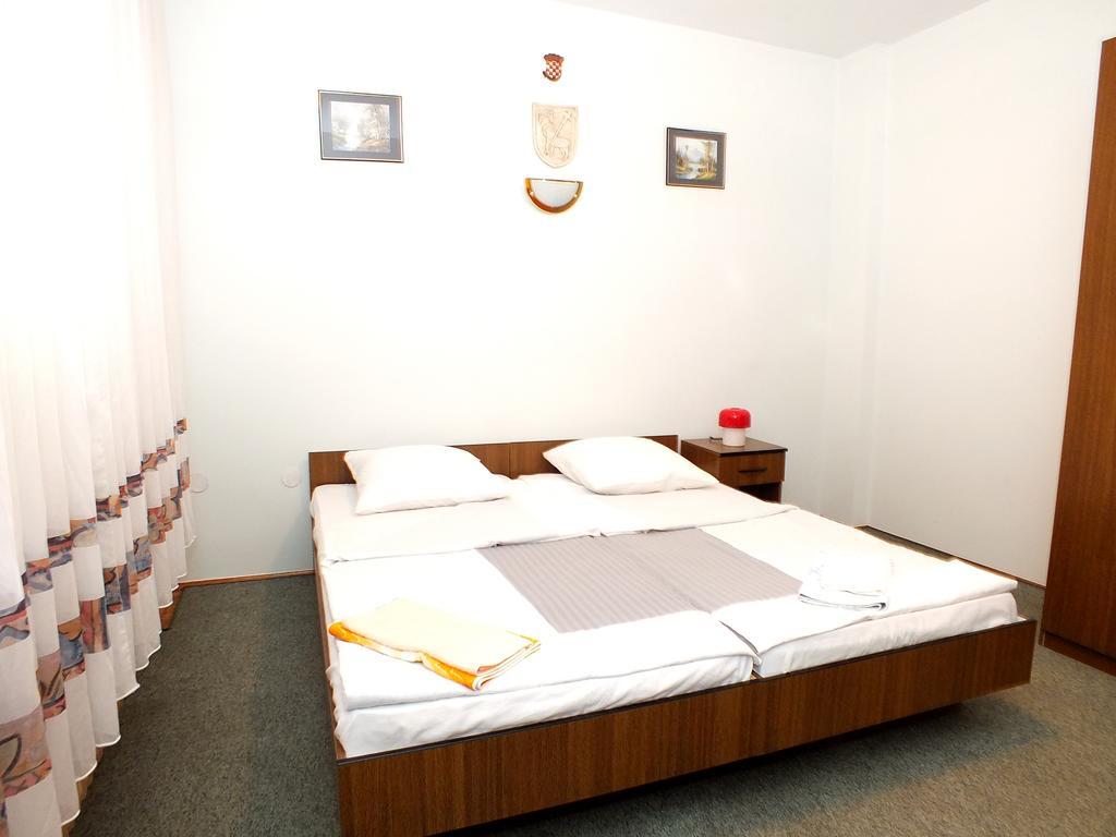 Biba Rooms Карловаць Екстер'єр фото